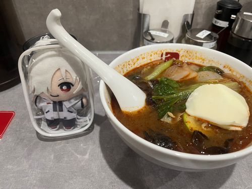 ぬい主とマーラータンをたべにきたよ
ぬい主はからいのだいすきだからあせだくになりながらたべていたよ