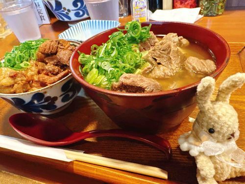 お昼はまた可愛くないご飯なのよ
でもすっごく美味しいのよ