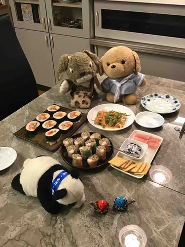 節分だね。鬼はどこにいるのかな？ねんねんが見ているの鬼じゃない！