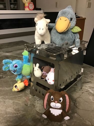 これな〜に？