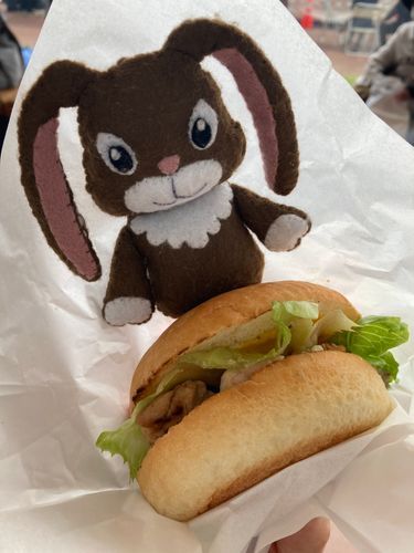 今年も食べマルシェに来たよ！下國シェフの発酵チキンバーガー