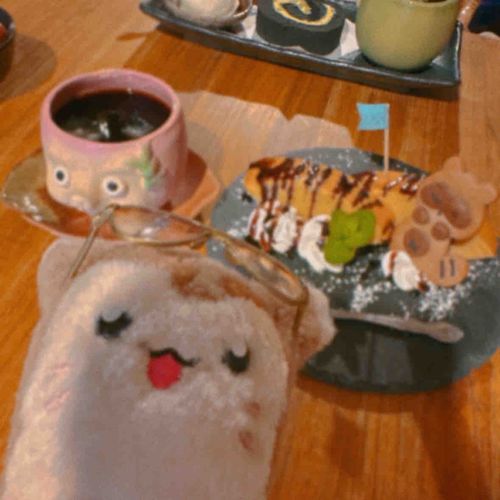 向かいのロールケーキも食べたいです！