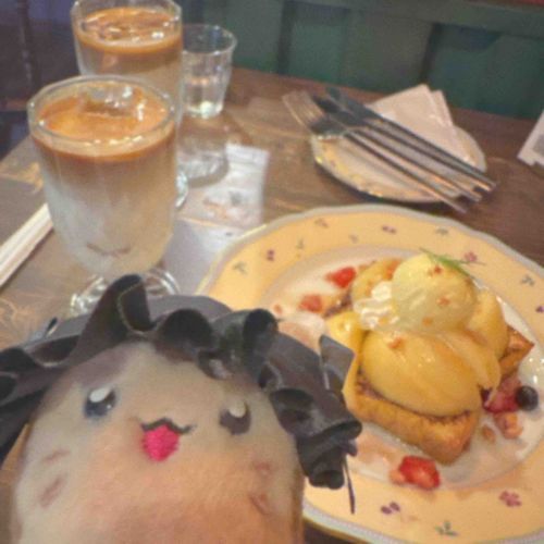 桃のフレンチトーストはてちが食べます！