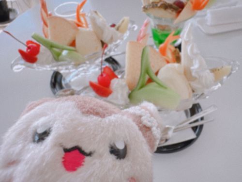 フルーツパフェもプリンアラモードもてちが食べます！