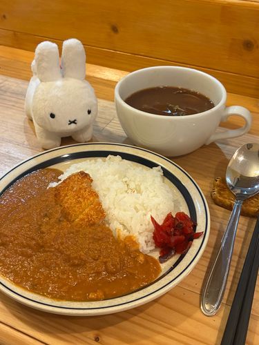 🐰⚪️カツカレーと貝汁…ですか?