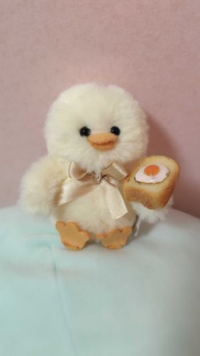 食べ物を渡したら笑ってくれたトリィ