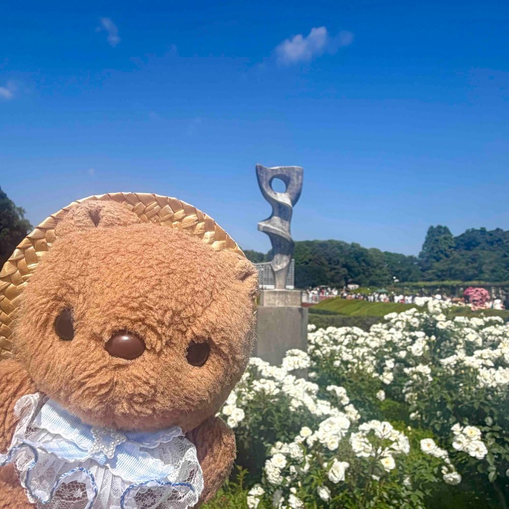 🐿ばらふぇすた おしゃしん2🐿

ことしも ばらそふと たべたよ🌹
あつかったから とっても おいしかった～🎶
あおい おそらの したで いろんな しゅるいの ばらが きれいに さいてたよ🌹✨️
まんかいの ときに いけて よかったなあ💖
おしゃしん もうちょと つづくよ～🎶
‪(՞ .  ̫ .՞)︎💕︎