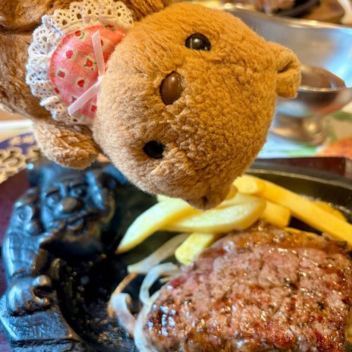 ぶろんこおじさん こんばんは🥩🎶
きょも さらだばーを いぱい たべて おなか ぽんぽんなったよ😋

みんなの おうちのほうは たいふう どうだったかなあ
りすの すんでる ところは ごぜんちゅ あめが すごかったよ☔️

これから おてんき くもりまーくが おおくて このまま つゆに はいっちゃいそだね💦
‪(՞ .  ̫ .՞)︎💕︎