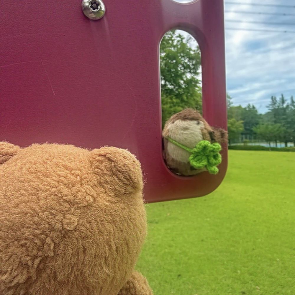 きょは すずしかったから ちょと とおくの こうえんまで おさんぽ🎶
おじいちゃんおばあちゃんも あそべる けんこうゆうぐて いうのが いろいろ あって たのしかったよ～✨️
ちゃーちゃんは また だだっこして きたく きょひ💦
また あそびに こよね💖

かえりみち おっきな あなべるも きれいに さいてたよ～🎶
‪(՞ .  ̫ .՞)︎💕︎