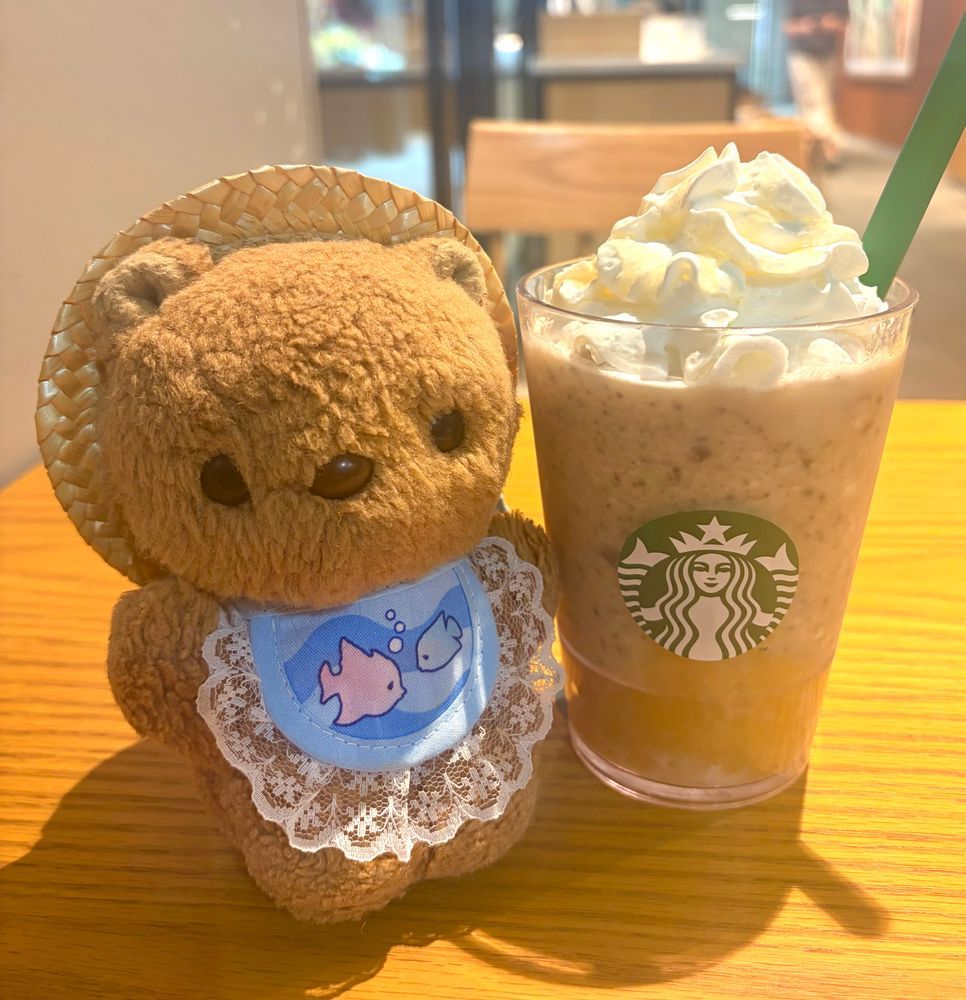 きょは かいぬし いちにち おえかきのひ🎨
ことしも こんくーるに まにあわなくて ちょと おちこんじゃたね💦
また こんど がんばろね✊✨️
かえりに すたばさんで はにーばなな ふらぺちの🍌✨️
ちょこちっぷと むしぼうみるくで かすたむ したよ🎶
(՞ . ̫ .՞)︎💕︎
