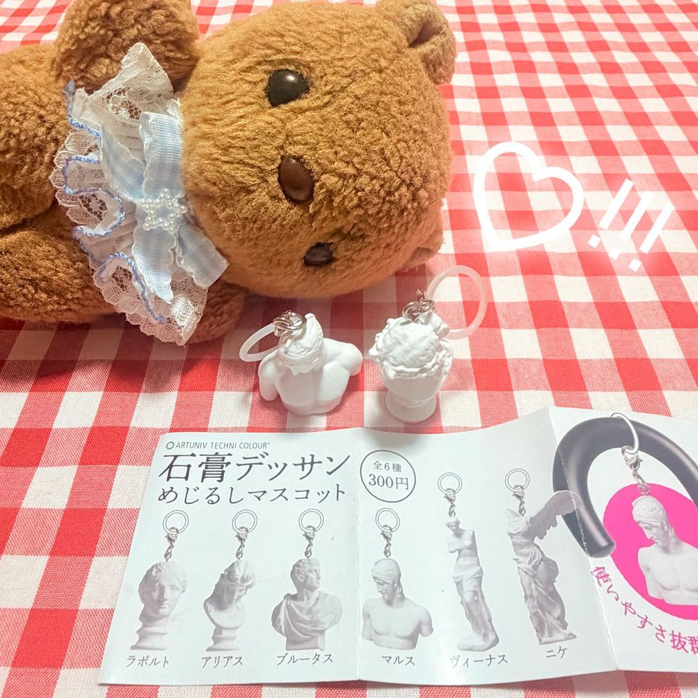 りす きょじんさん なちゃた⁉️

これは かいぬしが たのしみに してた がちゃがちゃ なんだよ～🤭
えを かくときの もでるさん なんだって✍
2かい やってみたら だいすきな ありあすさん でて よかったねえ🎶

きょは いちにち あめ だったから おかいもの いって がちゃがちゃ して おわり😢
おそとで あそびたいよ～💦
‪(՞ .  ̫ .՞)︎💕︎