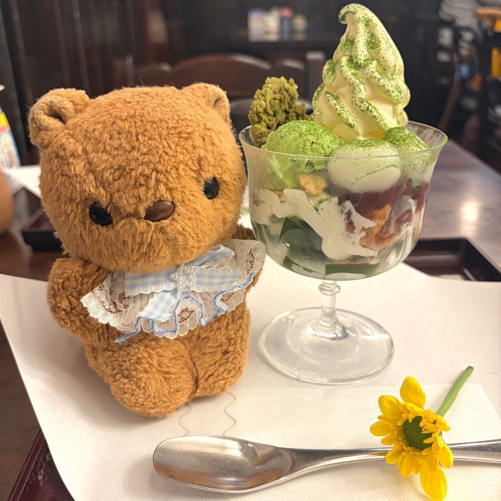 おしゃしん つづき🐿
おまいりの かえりみち🎶
じんじゃの ちかくに あにめを つくってる かいしゃが あって どらえもんさんと おしゃしん とって もらったの💖
きになってた わふうの かふぇに よって まっちゃぱふぇも たべたよ~😋
おはなが そえて あって とっても すてきだね🌼
こんかいも おしゃしん いぱい みてくれて ありがとだよ~💖
おうちも すきだけど やぱり おでかけ たのしいね🎶
(՞ . ̫ .՞)︎💕︎