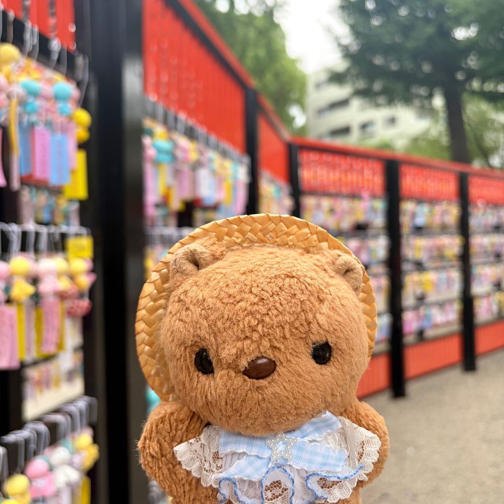 おしゃしん つづき🐿
おまいりの かえりみち🎶
じんじゃの ちかくに あにめを つくってる かいしゃが あって どらえもんさんと おしゃしん とって もらったの💖
きになってた わふうの かふぇに よって まっちゃぱふぇも たべたよ~😋
おはなが そえて あって とっても すてきだね🌼
こんかいも おしゃしん いぱい みてくれて ありがとだよ~💖
おうちも すきだけど やぱり おでかけ たのしいね🎶
(՞ . ̫ .՞)︎💕︎