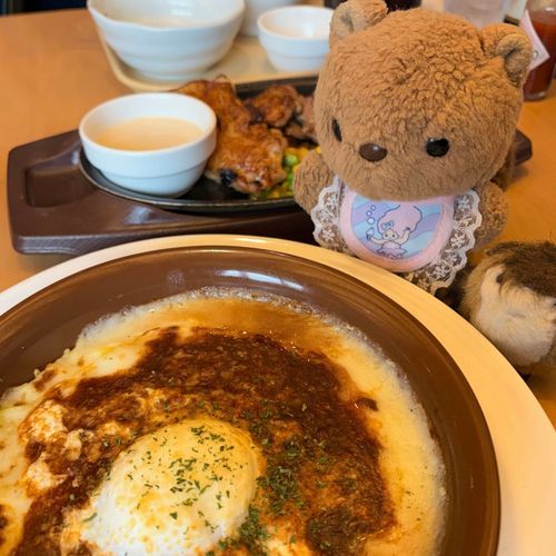 たいふう ばいばいまで ひきこもりの よてい だから いぱい おかいもの して おひるは がすとさん🎶
りすは さらだと どりあ たべたよ～🥗🥘✨️
ちゃーちゃんと みにおんの まちがいさがしも したよ🔎

りすの おうちの ほうは まだ あめも かぜも なくて しずか🌀
みんなの すんでる ところも たいふう わるさ しないで ほしいよ～😢
‪(՞ .  ̫ .՞)︎💕︎