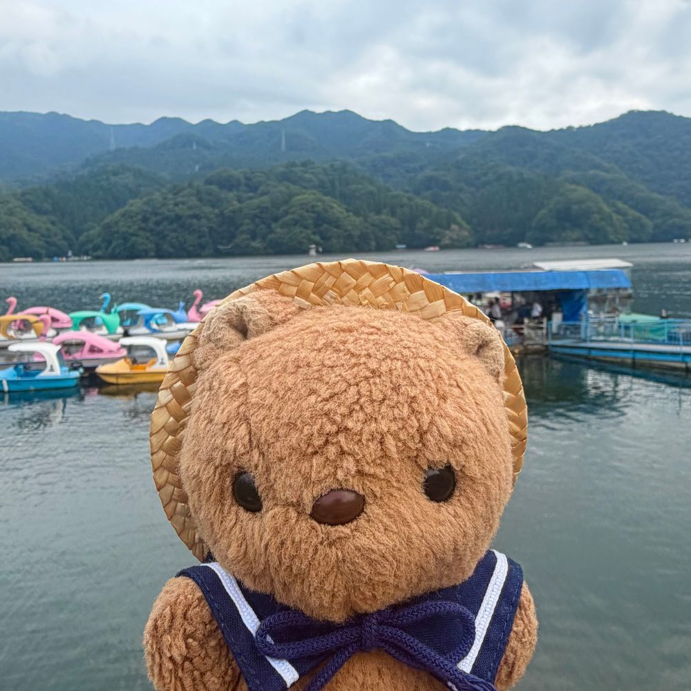 🐿さがみこ おしゃしん つづき🐿
さがみここうえんは なんだか れとろな おみせや げーむせんたーが ならんでて たのしかったよ🎶
ぼーとや ゆうらんせんに のりたかったけど だむを みにいった あと むしあつくて ねっちゅうしょ しんぱい だったから はやめに かえったの💦
また あきに なったら あそびに いきたいなあ💖
かえりみち でんどうばいくに のって てれびの さつえい してる でがわてつろうさんと すれちがったよ~🛵
りすと でっかいひとが おてて ふったら ふりかえして くれたんだあ🎶
(՞ . ̫ .՞)︎💕︎