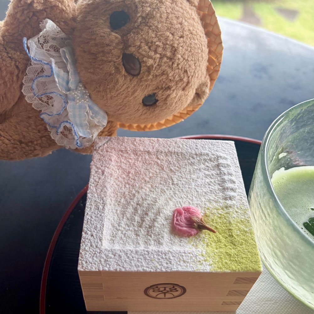 🐿みと おしゃしん 3🐿

1、2まいめ
ぜったい いきたいて おもってた かいらくえんの なかに ある こうぶんていの かふぇ🎶
ますに はいった うめの てぃらみすと つめたい おまっちゃを たのんだよ～🍵
おせきからの けしきが とっても すてきで いけて ほんとに よかったあ💖

3まいめ
こうぶんていの いろんな おへや✨️
かいぬしは たけの えの おへやが しずかな うつくしさを かんじて おきにいり なんだって🎶

かいらくえんは とっても ひろくて うめのきが い～ぱい うえて あったよ✨️
うめの おはなの きせつに いって みたいなあ💖
‪(՞ .  ̫ .՞)︎💕︎