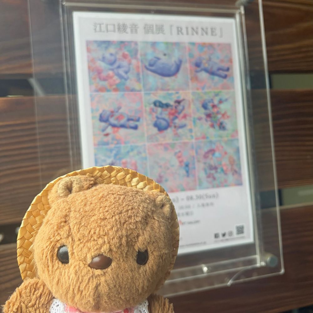 🐿みと おしゃしん 4🐿

1まいめ
かいらくえんと ちかくに ある みずうみ せんばこを おさんぽした おしゃしん🎶
すわんぼーとの のりばに こくちょうさんが いぱい およいでたよ～👀✨️

2まいめ
みとから でんしゃで 30ふん くらいの ところで ぐうぜん かいぬしの だいすきな がかさんの こてんを やってたから みにいったよ💖
くそうず ていう かいぬしが おべんきょ してる ちょと こわいえが あるんだけど この がかさんは くそうずを かわい どうぶつさんで かいてるの🎨
いきものの からだが つちに かえって いって きれいな きのこが そだつ こわいけど すてきな え だったよ🖼✨️

3、4まいめ
みとの おみやげ
ぴーしゃんに おしえて もらった かめじるしさんの だいふく かえたよ～💖
いろんな おかしも 1こずつ かえるのが うれしかったよ🎶
ぜったい たべたいなて おもってた ほっしぃ～もも かってもらえたの🤤
なっとうは かえりの じかんを かんがえて かえなかったけど とっても かわい なっとうたおる みつけたよ🎶

もじが おおく なちゃたけど みとの おしゃしん いぱい みてくれた みんな いろいろ おしえて くれた ぴーしゃん ありがとだよ～💖
また つぎの おでかけが たのしみ🎶
‪(՞ .  ̫ .՞)︎💕︎


🐿かいぬしが おうちの おしごと ちょと いそがし だったから こめんと おへんじ おそくなって ごめんなさいだよ～💦