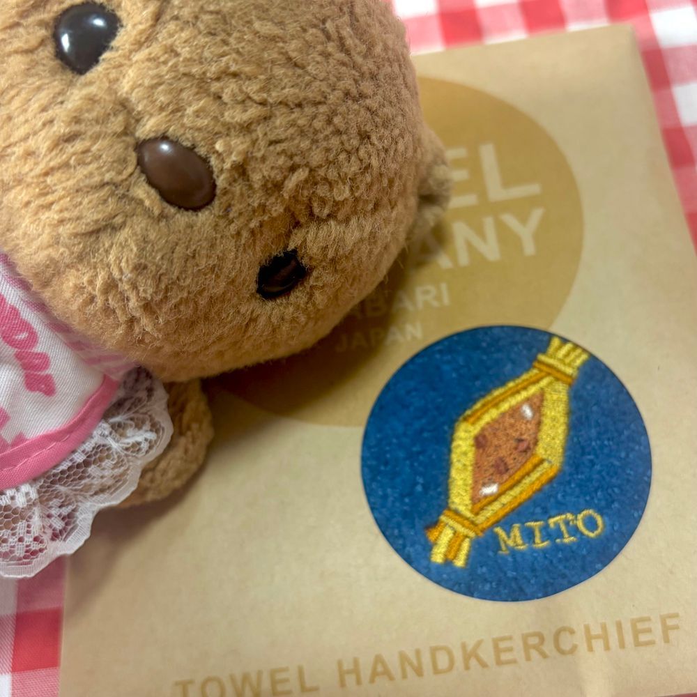🐿みと おしゃしん 4🐿

1まいめ
かいらくえんと ちかくに ある みずうみ せんばこを おさんぽした おしゃしん🎶
すわんぼーとの のりばに こくちょうさんが いぱい およいでたよ～👀✨️

2まいめ
みとから でんしゃで 30ふん くらいの ところで ぐうぜん かいぬしの だいすきな がかさんの こてんを やってたから みにいったよ💖
くそうず ていう かいぬしが おべんきょ してる ちょと こわいえが あるんだけど この がかさんは くそうずを かわい どうぶつさんで かいてるの🎨
いきものの からだが つちに かえって いって きれいな きのこが そだつ こわいけど すてきな え だったよ🖼✨️

3、4まいめ
みとの おみやげ
ぴーしゃんに おしえて もらった かめじるしさんの だいふく かえたよ～💖
いろんな おかしも 1こずつ かえるのが うれしかったよ🎶
ぜったい たべたいなて おもってた ほっしぃ～もも かってもらえたの🤤
なっとうは かえりの じかんを かんがえて かえなかったけど とっても かわい なっとうたおる みつけたよ🎶

もじが おおく なちゃたけど みとの おしゃしん いぱい みてくれた みんな いろいろ おしえて くれた ぴーしゃん ありがとだよ～💖
また つぎの おでかけが たのしみ🎶
‪(՞ .  ̫ .՞)︎💕︎


🐿かいぬしが おうちの おしごと ちょと いそがし だったから こめんと おへんじ おそくなって ごめんなさいだよ～💦