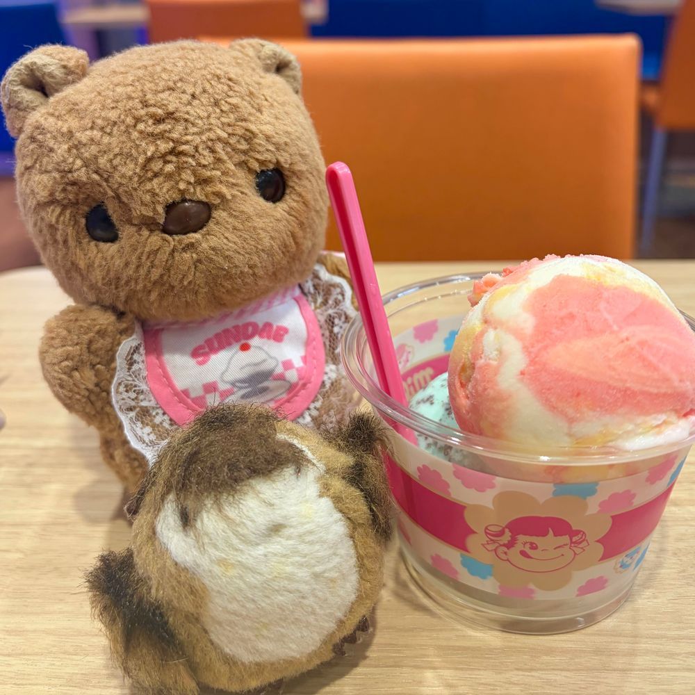 とっても ひさしぶりに おひさま げんき🎶
しまっちゃた むぎわらおぼうしを また だして きたよ～👒
あちあち だったけど おそと たのしくて ちゃーちゃんは きたく きょひの だだっこ🤭

ずっと こんでて いけなかった さーてぃわんも💖
みるきーの すぺしゃるだぶるかっぷと ぽっぴんぐみるきーは うりきれちゃてて ざんねん💦
ぺこちゃんの かっぷで みるきーしょーとけーきと ちょこみんとを たべたよ～🎶
‪(՞ .  ̫ .՞)︎💕︎