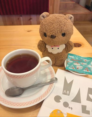 きょも おてんき あんまり よくなかったよ～🌧
ちょとだけ あおい おそら みえたけど また くも おおく なって きちゃた💦
たいふう きてて にちようびの おでかけも えんきに なりそだよ😢

ゆうがた おかいもの いって こめださんで ひとやすみ☕️
あめのひ おおいから かいぬしは おうちで よむ ごほんを かったんだって📕✨
‪(՞ .  ̫ .՞)︎💕︎
