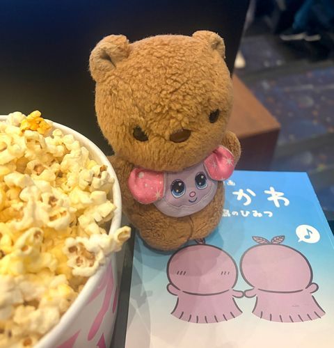 またまた ちいかわちゃんの えいがを みにいったよ～🎶
たのしみに してた とくてんの ごほんが もらえて かいぬし とっても うれしそ だったよ💖
いつもより ゆったりな おせき なのも よかったねえ💺
りすは ぽぷこーんが おいしくて たべるの とまらなく なちゃた🍿✨️
‪(՞ .  ̫ .՞)︎💕︎