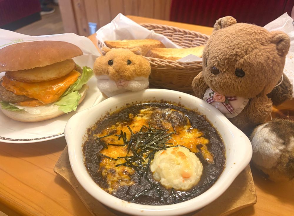 きょは おひるの あめが よわい じかんに こめださん いってきたよ☕️
かいぬしと りすたちは ずっと たべて みたかった びーふしちゅ✨️
でっかいひとは つきみばーが🍔🌕✨️
たいふうで みんな あんまり おでかけ できないから こめださん おみせの なかも ちゅうしゃじょも とっても こんでたよ~💦
あしたは おひさま あえると いいなあ☀️
(՞ . ̫ .՞)︎💕︎