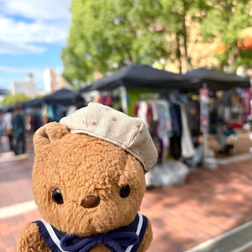 たいふう いなくなって やっと おひさまに あえたよ～✨️

きょと あした えきまえで ふるぎの いべんと やってるよ🎶
れこーども あるて きいたから かいぬし うきうきで みにいったけど きょは いちまいも みかけなかったなあ…💦
あしたは れこーどの おみせ あるのかな？
‪(՞ .  ̫ .՞)︎💕︎