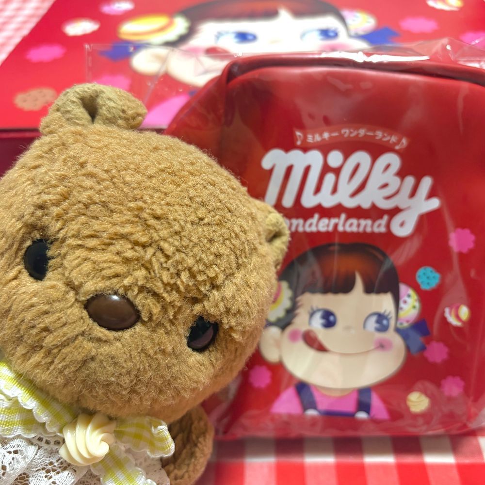 でっかいひとが おたんじょび だったけど おしごとの じゅんびで おうちに いなかったから あいすを かって おいたよ🎶
りすは たべて みたかった ぽっぴんぐみるきー💖
ぽーちは ぺこちゃん だいすきな かいぬしままの おうちへ いくんだって🎁

きのうは よい おてんき だったのに また あめふり だよ～💦
きょも ふるぎの いべんと いって みたけど やぱり れこーどの おみせは なくて かいぬし しょんぼり だったね🥲
‪(՞ .  ̫ .՞)︎💕︎