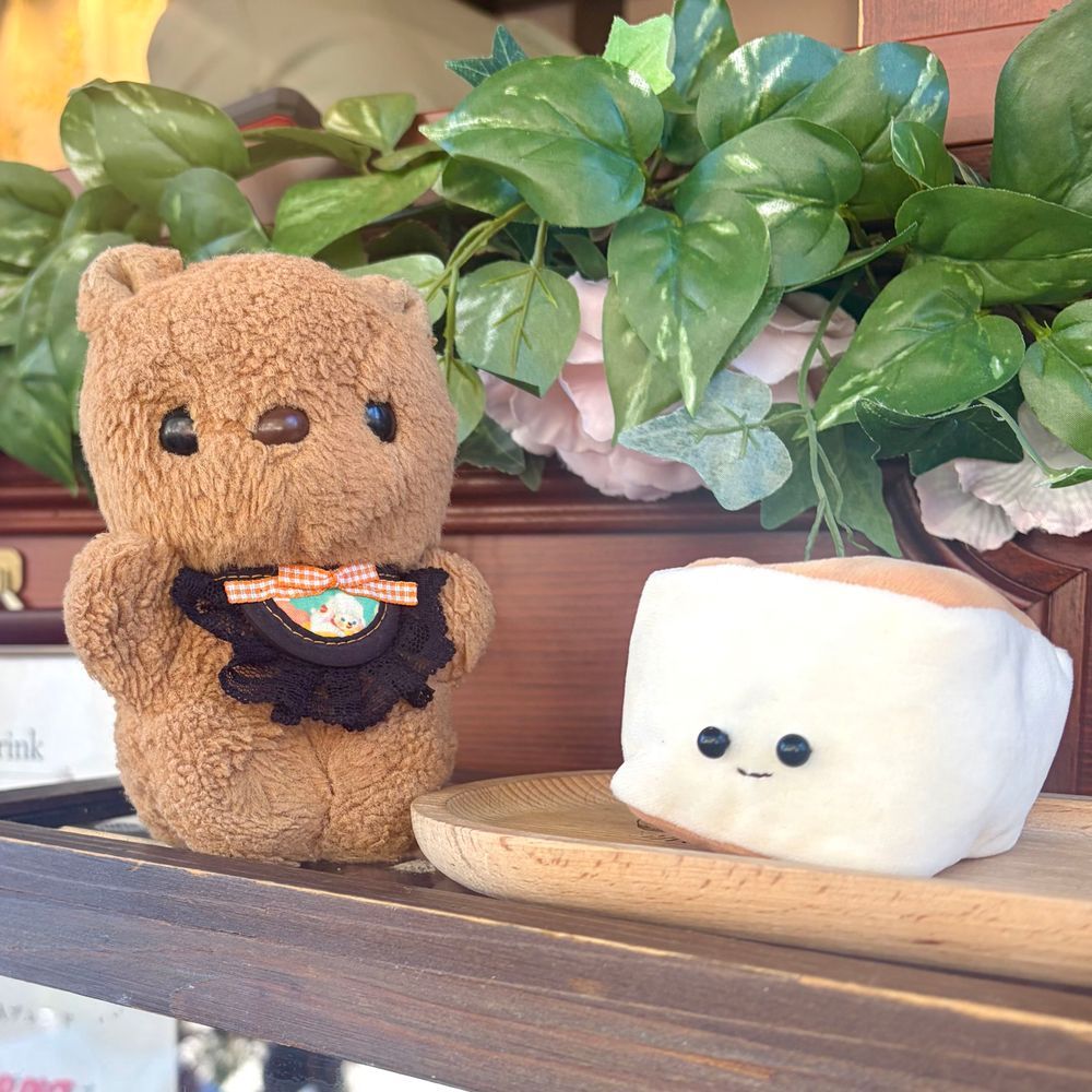 きのうと きょは えきまえで おんがくや おみせの たのし いべんと やってたの🎶

かれーふぇす🍛も あって めいどさんが いる こうちゃと すこーんの きっちんかーで かれーの すこーんと まさらちゃい かってもらったよ💖
すぱいしーな かれーの すこーん おいしくて びっくり👀✨️

めいどさんが ｢かわい ぬいちゃん ですね｣て ほめて くれて とっても うれしかったよ～💖
ふわもこの すこーんさんが おみせばん してて おはなしも できたの🎶
‪(՞ .  ̫ .՞)︎💕︎
