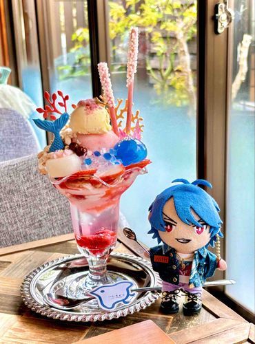 😸「でっけー豪華なパフェ！！春の海をイメージしてるらしいぜ🌸珊瑚のいる海🪸みたいで綺麗だよな」