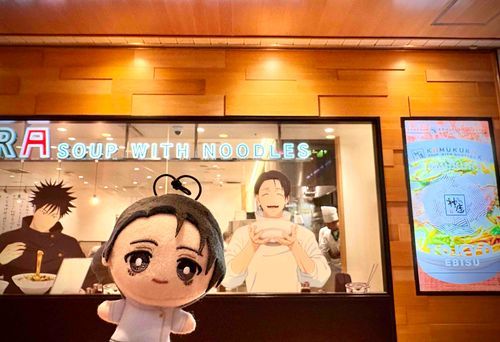 💍「2年生の乙骨憂太です。
呪術コラボ中のラーメン屋神座さん🍜に来たよ。大きな僕が居るね！」
