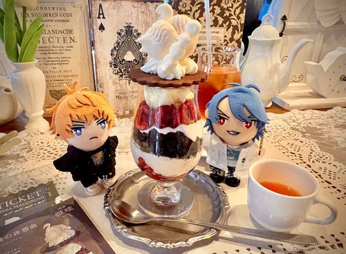 😸「久しぶりのカフェ巡りだぜ！今日行ったのは喫茶微睡さん🫖」

🐦「メレンゲの白鳥が見事な造形だ🦢
旬のダークチェリー🍒が甘酸っぱくて美味かったな」