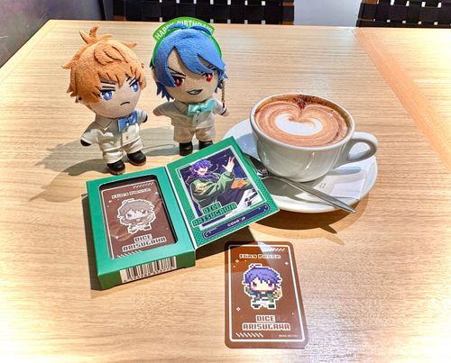 🐦「締めのコーヒーブレイク中だ☕️今日はよく食べたな」

😸「HUMAXのお姉さんがムビ前にオススメしてたから買ってもらったコラボチョコ🍫だ。誕生日プレゼントってとこかな？🎁」
