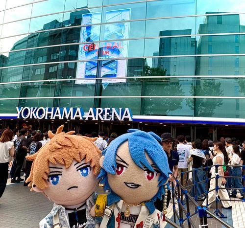 🐦「また横浜に来たようだ。
ヒプマイ🎤の9thライブぶりと言っていたが、誰のライブだろうな？」

😸「横アリ！もしかして来るの初だっけか？俺たちのライブじゃなさそーっスけどね〜🤔」