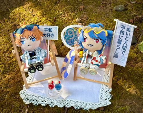 😺「国会前のデモに行って来たぜ！ぬい用のフォトブースを用意してくれた人が居たから俺たちも参加して反戦スピーチ🎤を聞いてきた。
高市首相は戦争したがってるからな😢日本を戦争できる国にしないで欲しいぜ😭」

🐦「今の日本は日本国憲法📖によって戦争をしない国と宣言している為平和に暮らせている🕊️が、今の自民党は憲法を改悪して日本を戦争できる国にしようとしている。
絶対に改憲させてはいけない😣

小官も無駄な争いは好まないからな。人間と平和に暮らしていきたいところだ🤝」