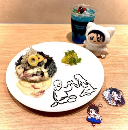 💍「呪アニの5周年記念カフェに行ってきたよ！
真っ黒だけど、僕とリカちゃんのプルコギ美味しかったよ✨これは呪力を表現してるのかなぁ？」