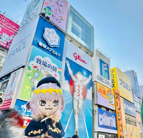 ここが道頓堀だね！有名なグリコの看板を見てきたよ。食いだおれ太郎は会えなかった……残念……でも、看板で記念撮影してきたよ！
