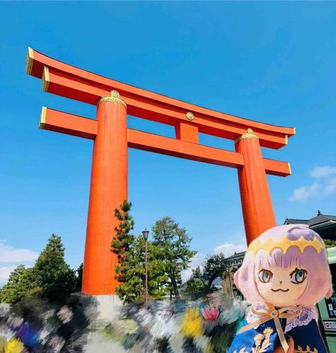 週末はさくらよさこいで京都に行ったよ！ここは平安神宮……あれ？この写真…合成じゃないか！よさこいの移動中は荷物になるから、旅館で留守番してたんだ。実際に見たかったなぁ…