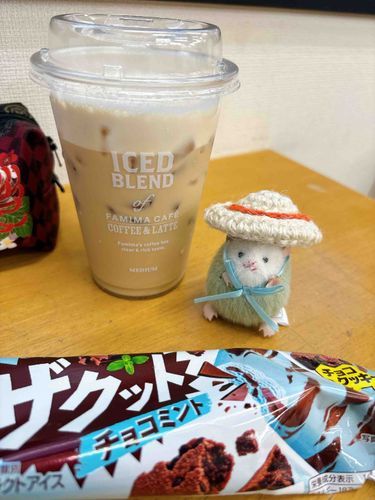 お仕事前にアイスだよー