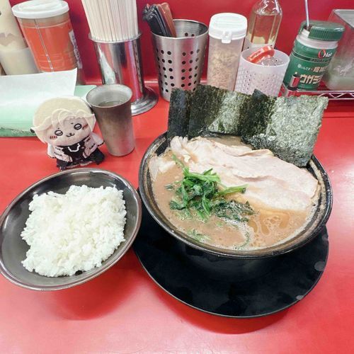 むちゃうま家系ラーメンとラッコさん🦦🍜🤍
