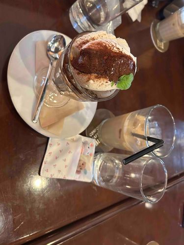 今日(日曜の話)はおばあちゃんの家に泊まりに行ってました
近くのおしゃれな喫茶店で美味しすぎるビーフシチューを食べました！
お腹がキツかったけどどうしても食べたいのでチョコバナナパフェを頼みました、これまた美味しくて大満足でした、、ᴖ ̫​ᴖ🎶
(布団からチラ見えしてるカワウソちゃんは新入りです💗また載せます)