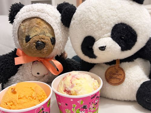 今日はサーティワンの期間限定、
パンプキンプリン🎃とレモンクランベリーチーズケーキ🧀を食べたよ！
美味しいからみんなも食べてみて〜🍴