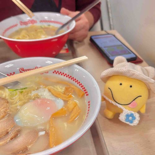 主と主ママとスガキヤの半額祭りに来たよ🍜🌸
おニューの帽子とハンドメイドしてもらったポシェット着こなしてるぅ🌱