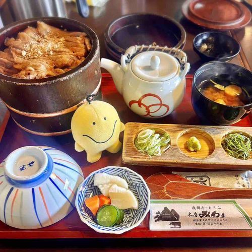 週末はGACKT様もプライベートヘリで来たという🚁ちょっといいお肉屋さんに行ったよ！🍖