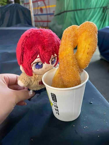 ねじりあげぱん というそうです
あつあつ で とっても おいしおいしでした
もと たべたいです おねえたま！