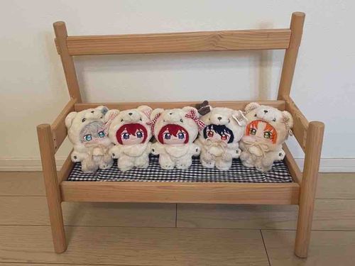みんなですわれる いすをかってもらいました
つかさは おなかがすきました