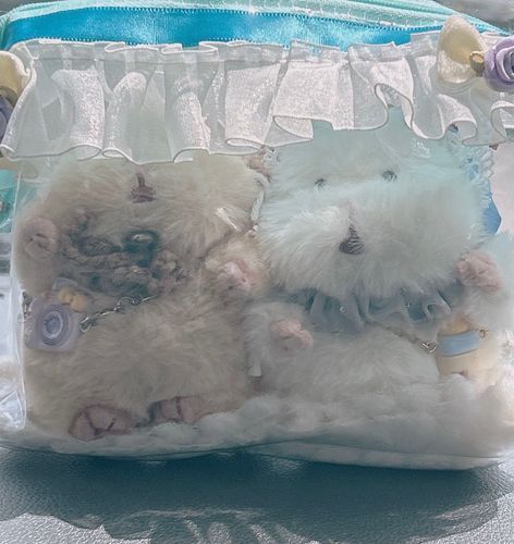 遠くへお出かけ❣️はぐれないようにポーチに入っててね🐹
