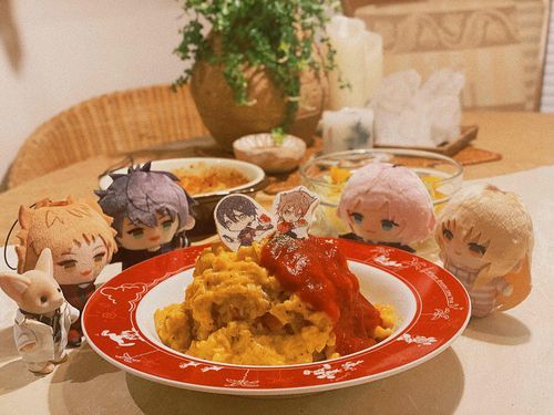 たとんのおともだちが、いっぱいきてくれたよ。
「ぼくのは？」「けんかしないでみんなで食べようね」って聞こえてくるね。たとんもいっしょに、みんなで食べたよ。おいしかったね、たとん。