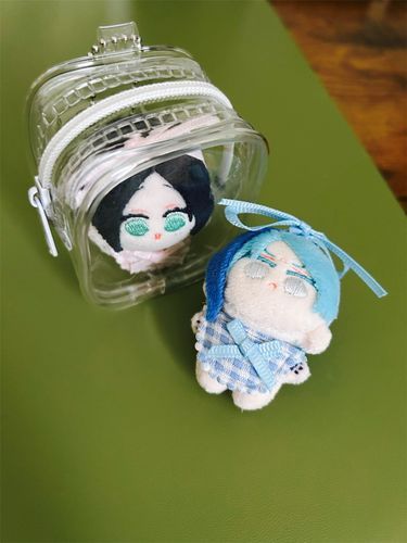 5cmぬいにピッタリなスタイとポーチをキャンドゥで発見👀やっと服？が着れたね🌳(後で消すかも)