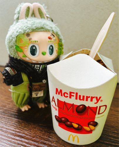 アーモンドの食感が癖になる🍫🍨